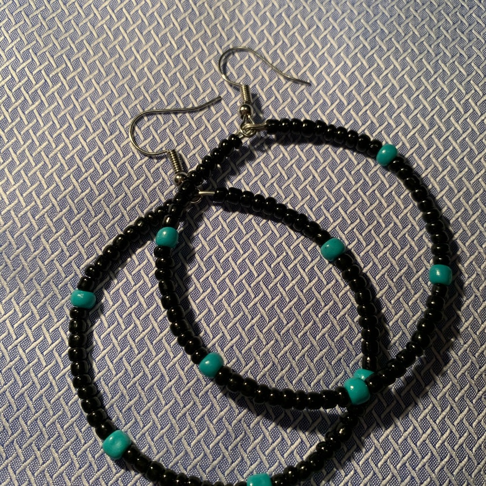 Black and turquoise hoop earrings - Picture 2 of 2